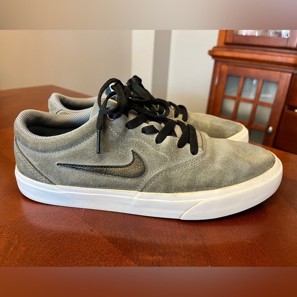 Men’s Nike suede SB Charge skate shoes - size 8.5 - Picture 1 of 5